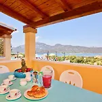Sea View - With Pool Aparthotel